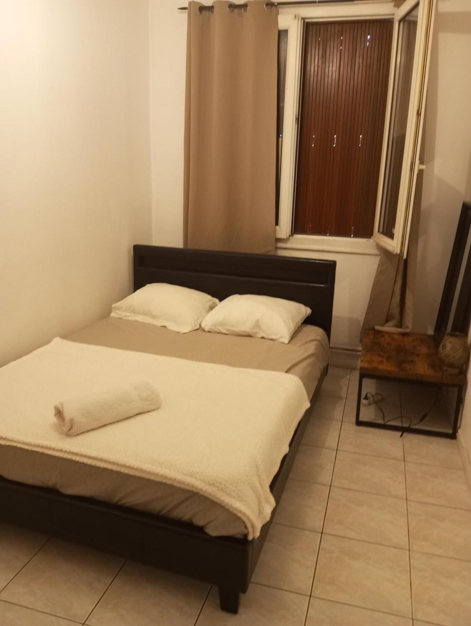 Chambre Cour Apartment Fontaine  Exterior foto